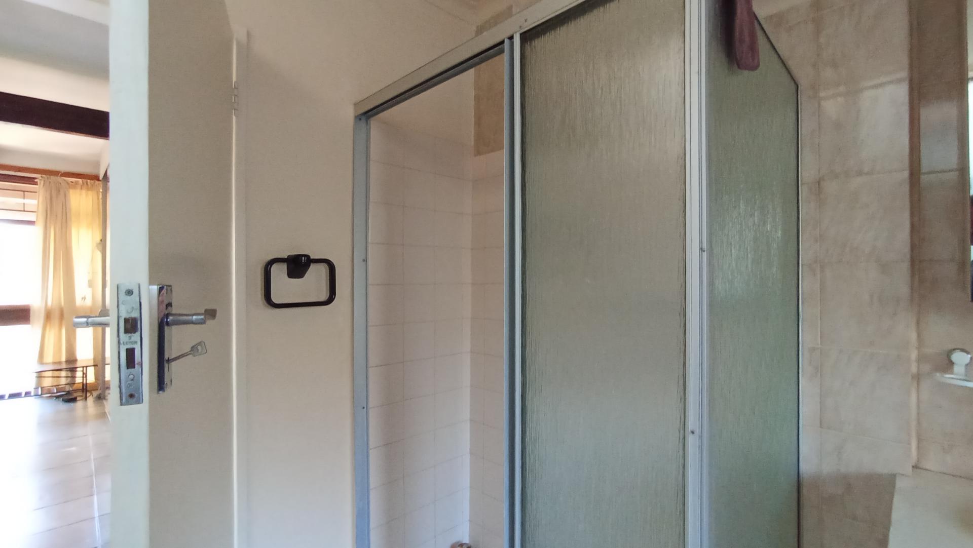 Main Bathroom - 13 square meters of property in Constantia Kloof