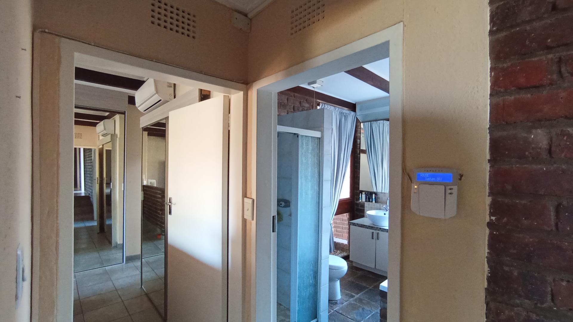 Spaces - 12 square meters of property in Constantia Kloof