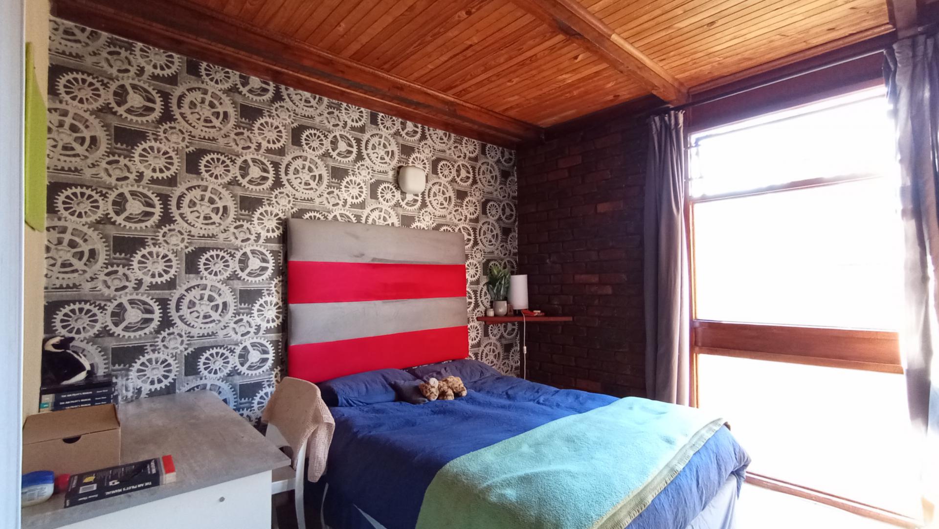 Bed Room 2 - 14 square meters of property in Constantia Kloof