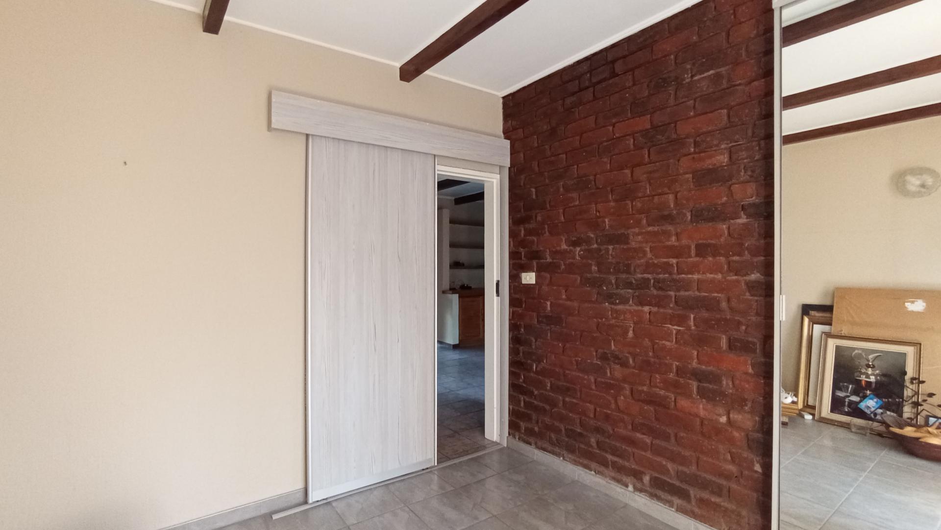 Bed Room 1 - 13 square meters of property in Constantia Kloof