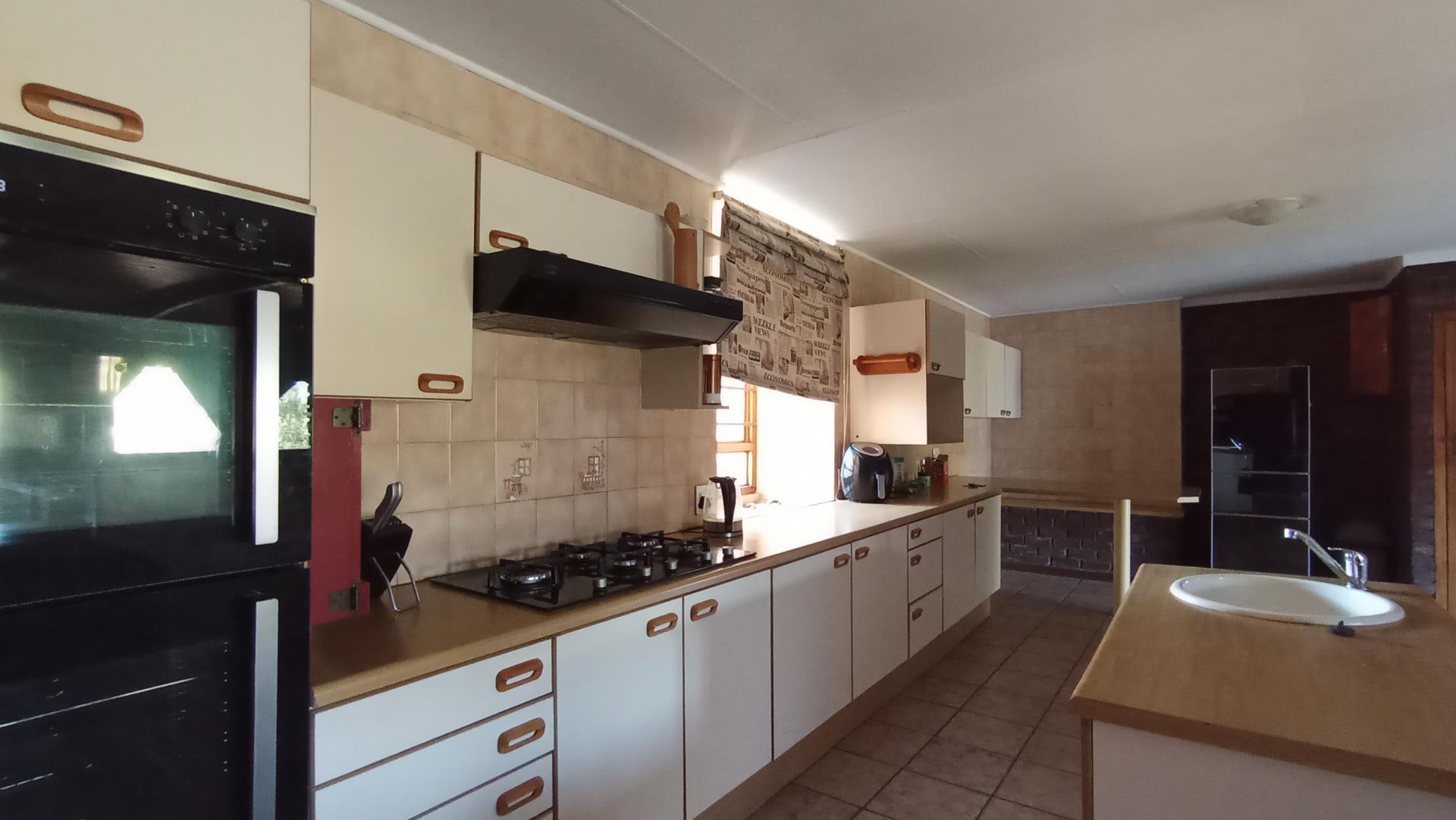 Kitchen - 49 square meters of property in Constantia Kloof