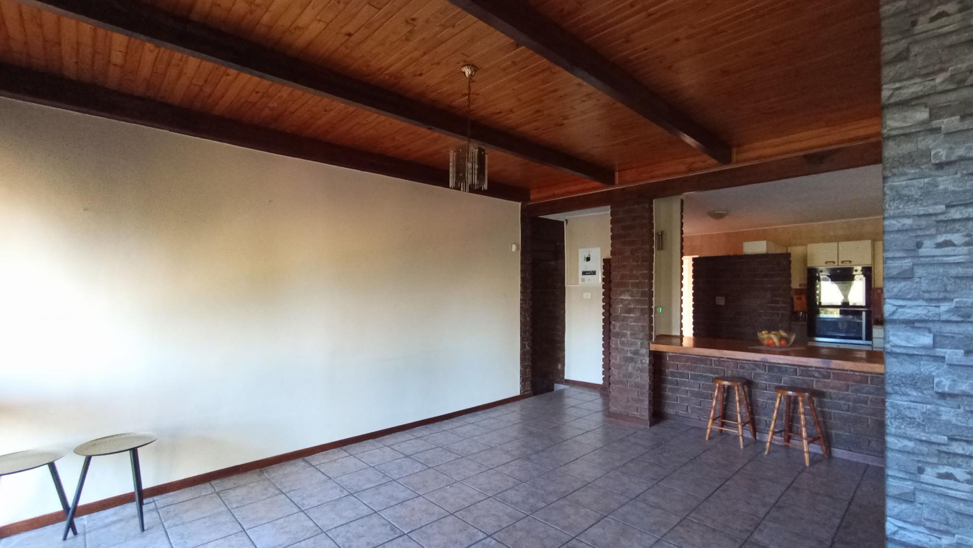 Lounges - 57 square meters of property in Constantia Kloof