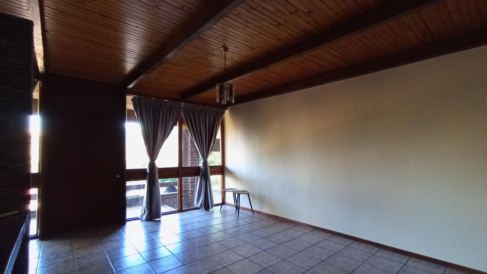 Lounges - 57 square meters of property in Constantia Kloof