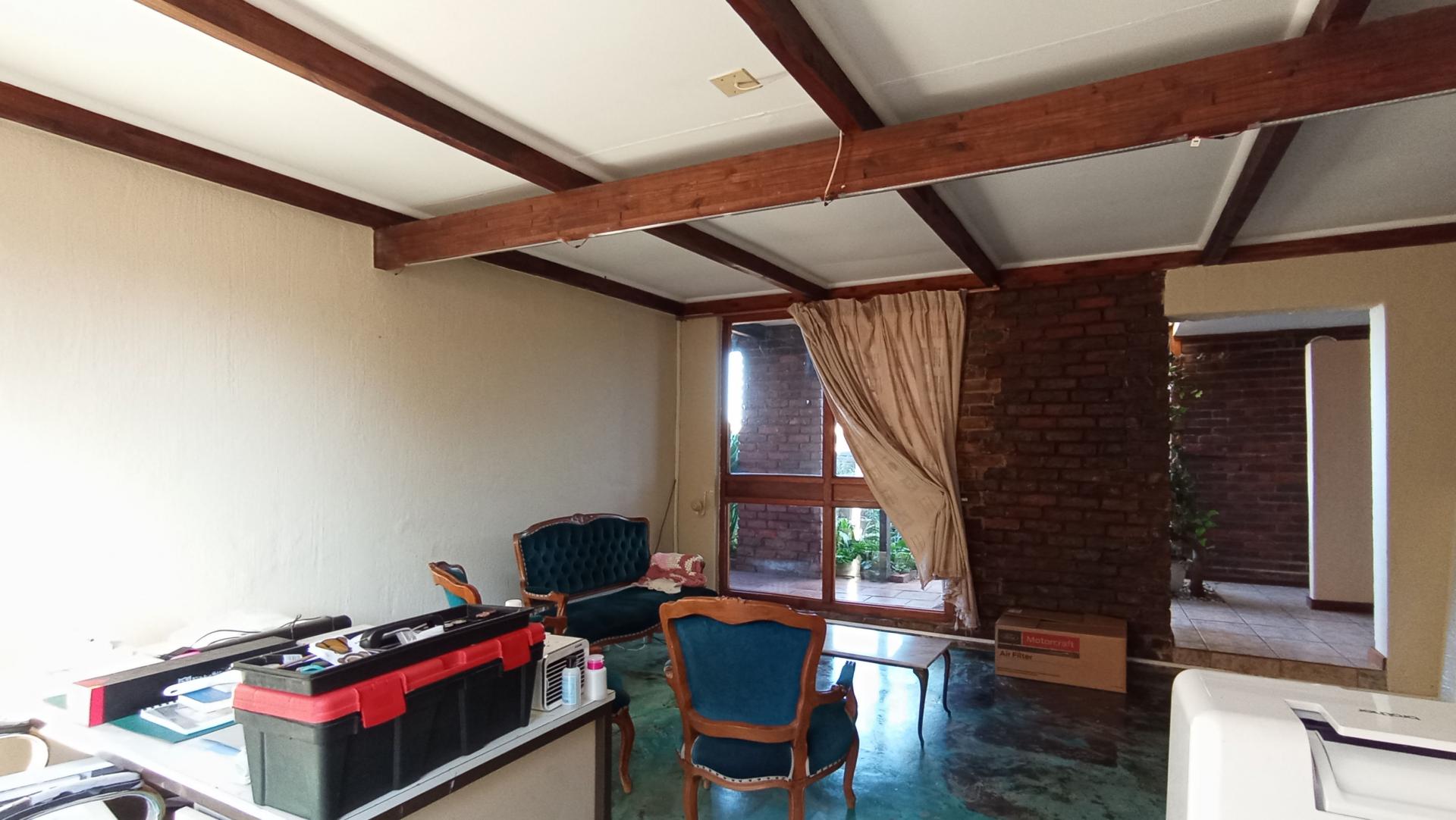 Study - 35 square meters of property in Constantia Kloof