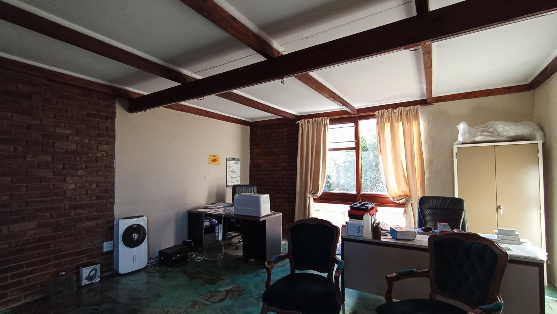 Study - 35 square meters of property in Constantia Kloof