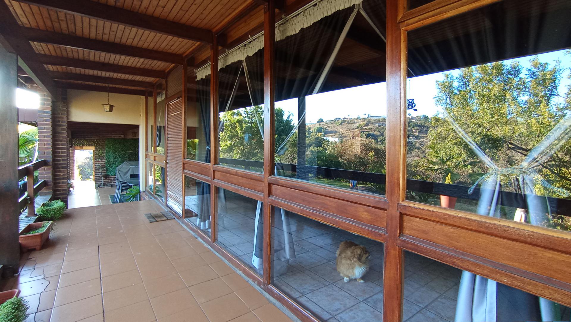 Patio - 101 square meters of property in Constantia Kloof