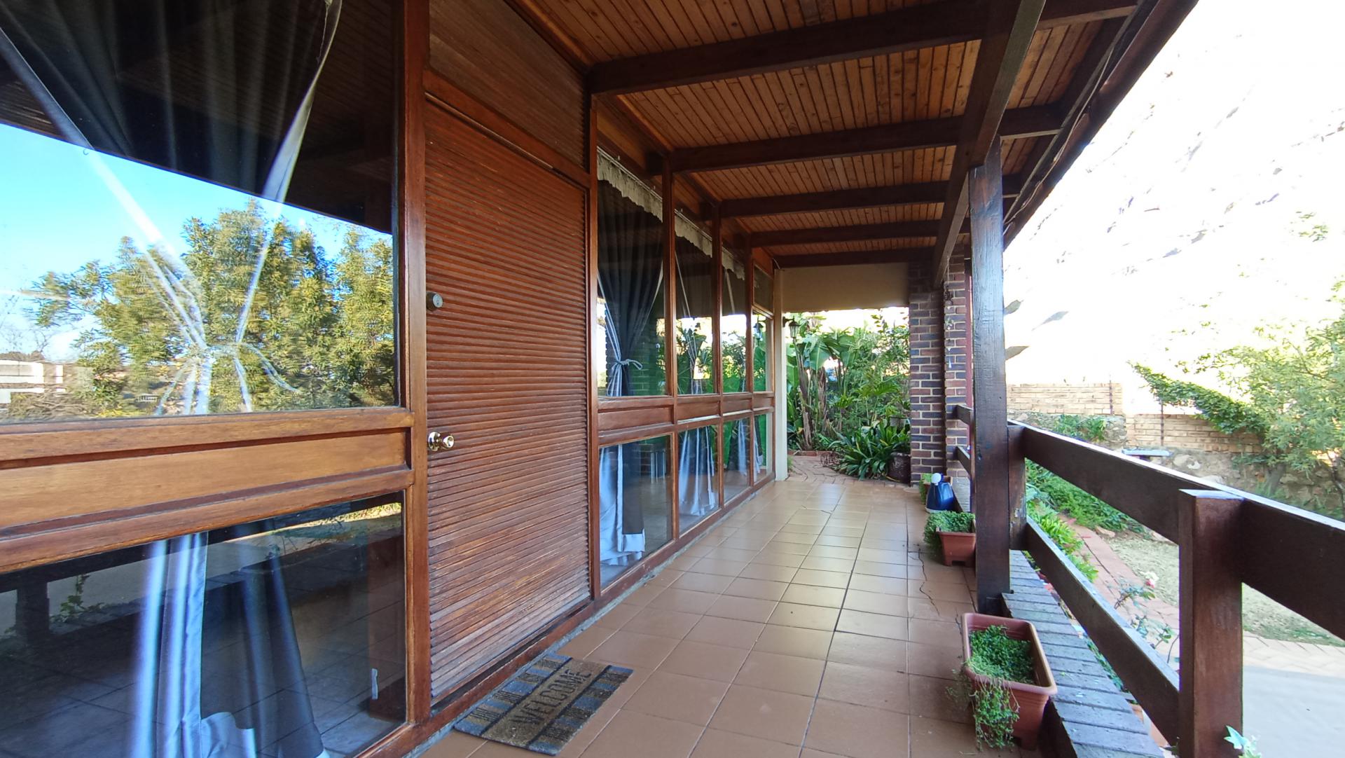 Patio - 101 square meters of property in Constantia Kloof