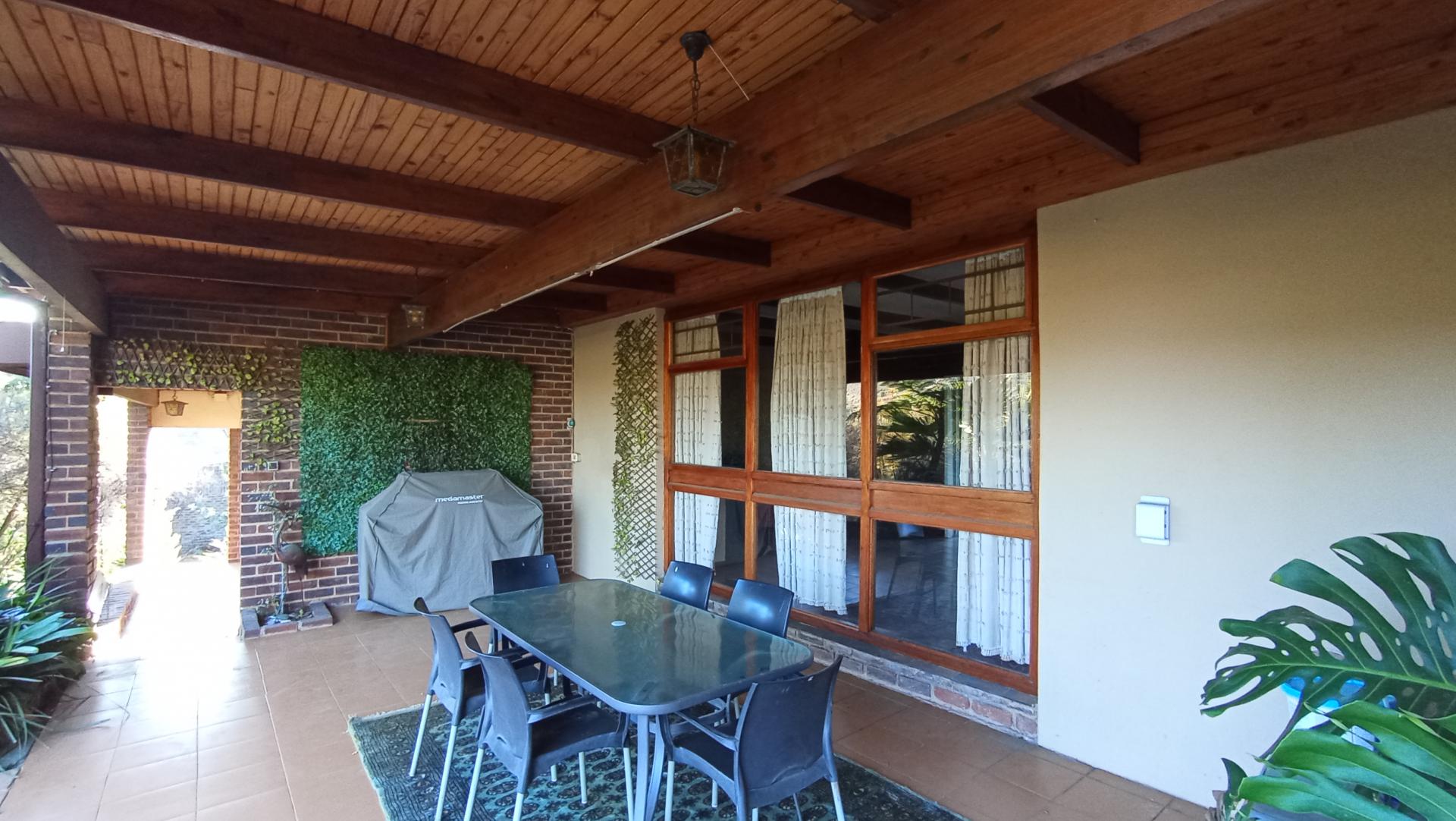 Patio - 101 square meters of property in Constantia Kloof