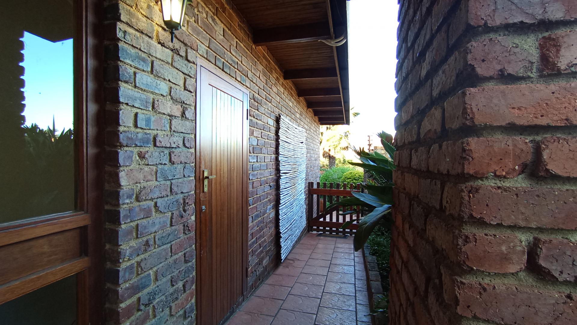 Front View of property in Constantia Kloof
