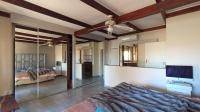 Main Bedroom - 32 square meters of property in Constantia Kloof