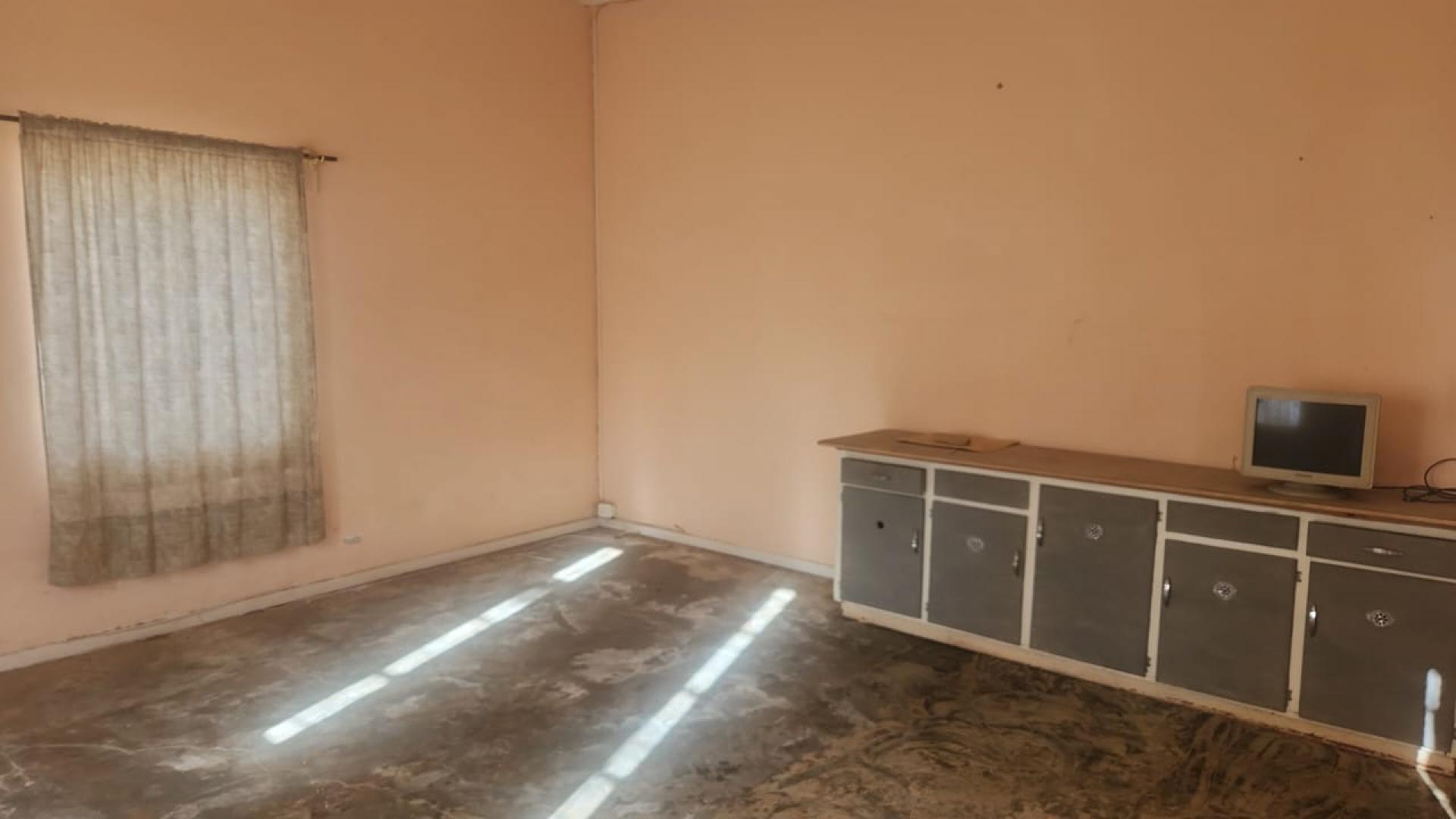 Lounges of property in Williston