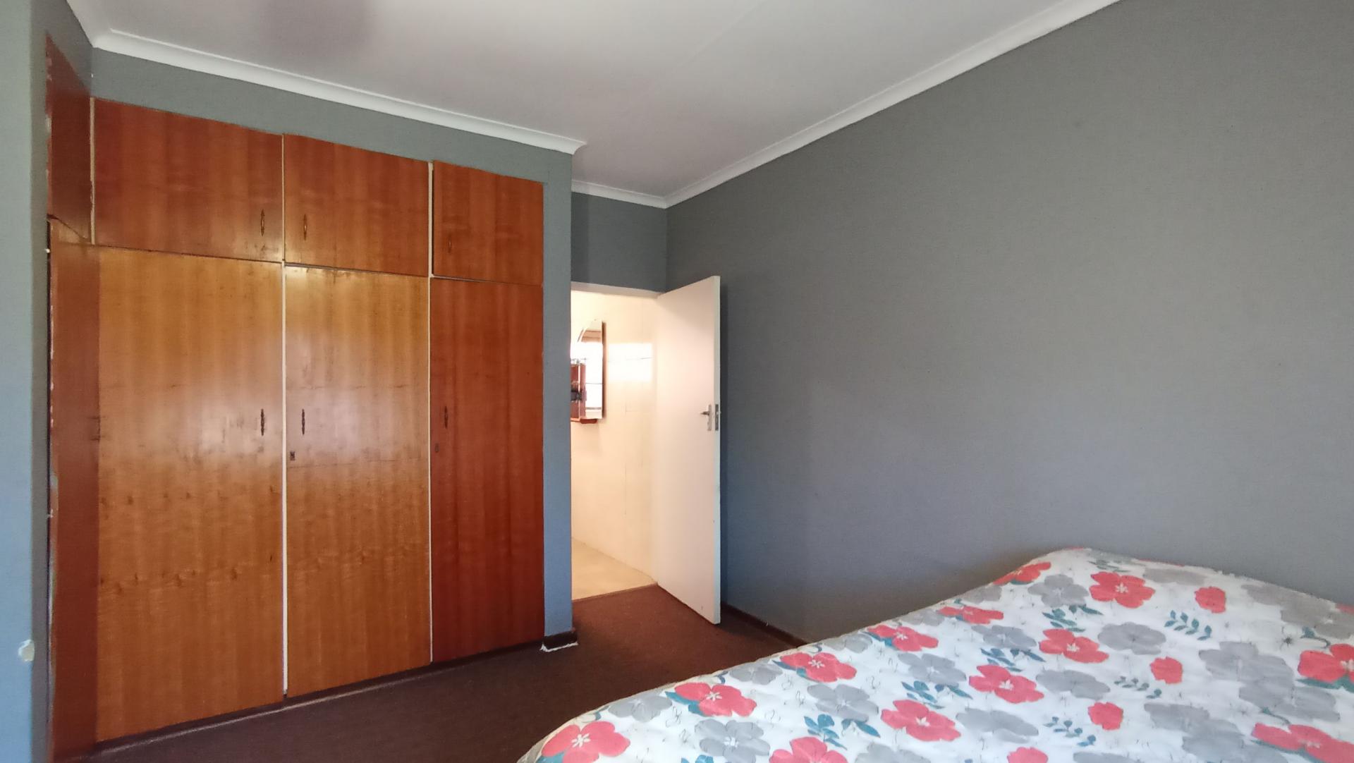 Main Bedroom - 20 square meters of property in Westdene (JHB)
