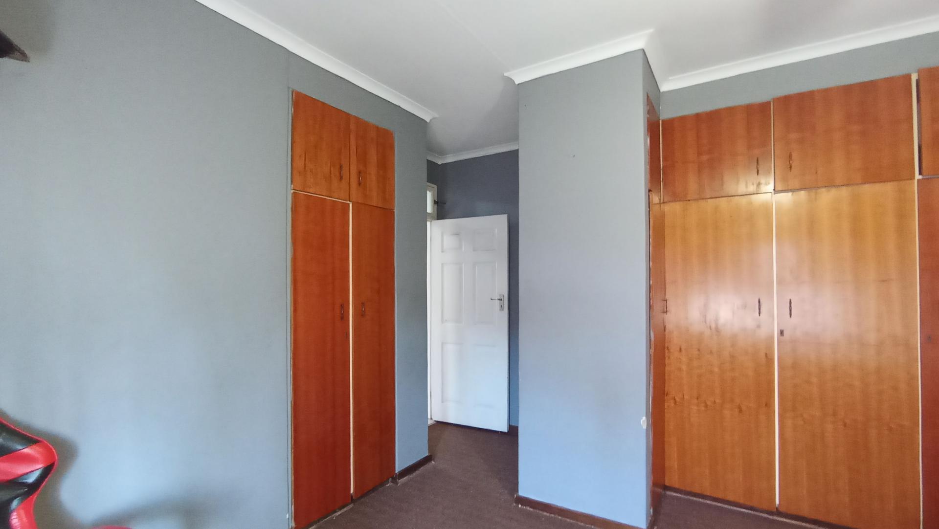 Main Bedroom - 20 square meters of property in Westdene (JHB)