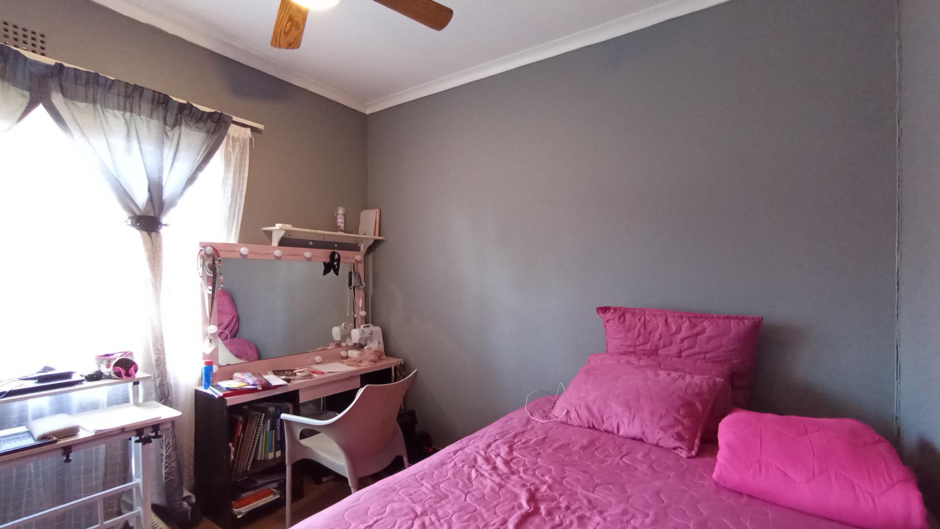 Bed Room 1 - 11 square meters of property in Westdene (JHB)
