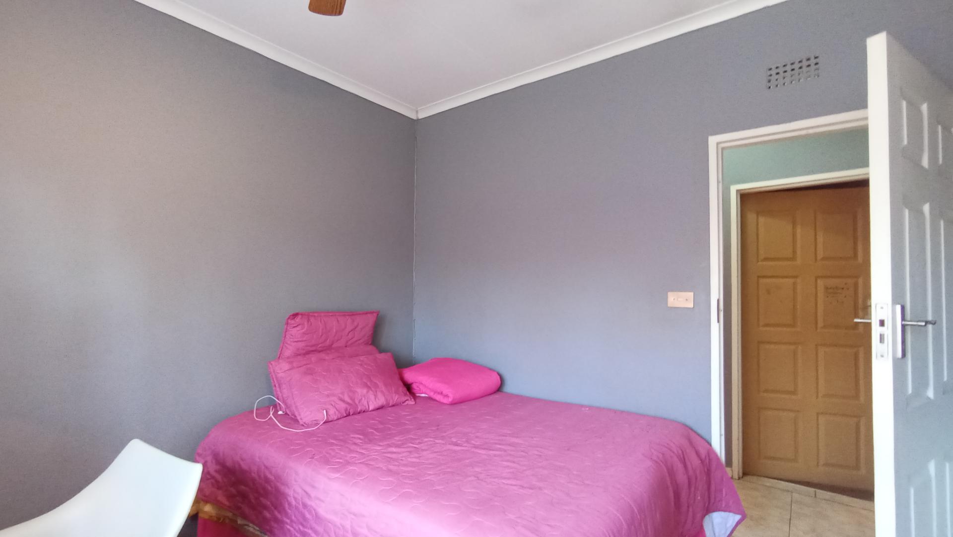 Bed Room 1 - 11 square meters of property in Westdene (JHB)