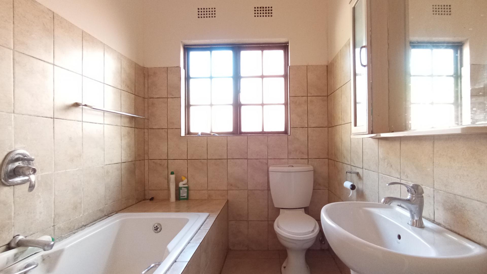 Bathroom 1 - 5 square meters of property in Westdene (JHB)
