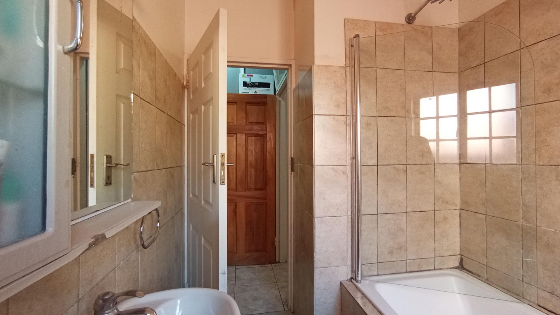 Bathroom 1 - 5 square meters of property in Westdene (JHB)
