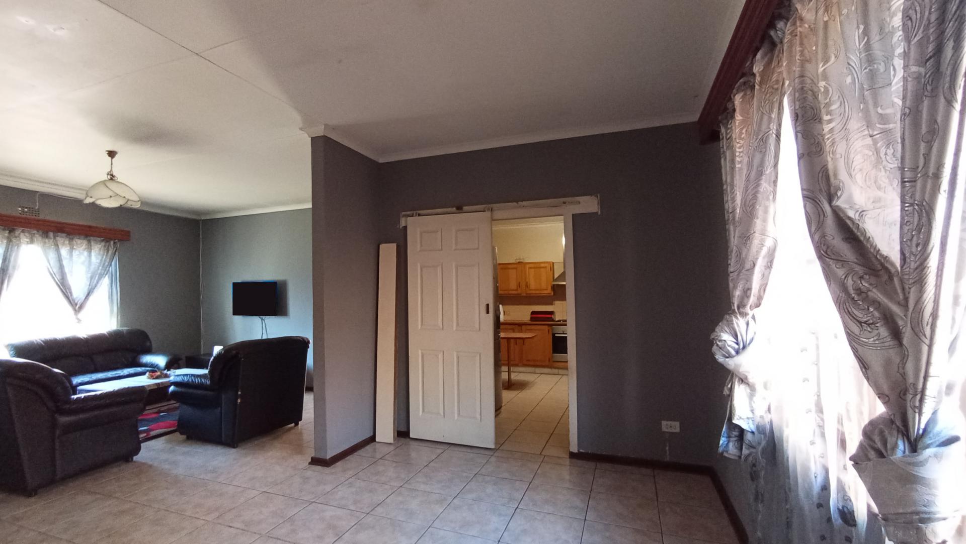 Dining Room - 13 square meters of property in Westdene (JHB)