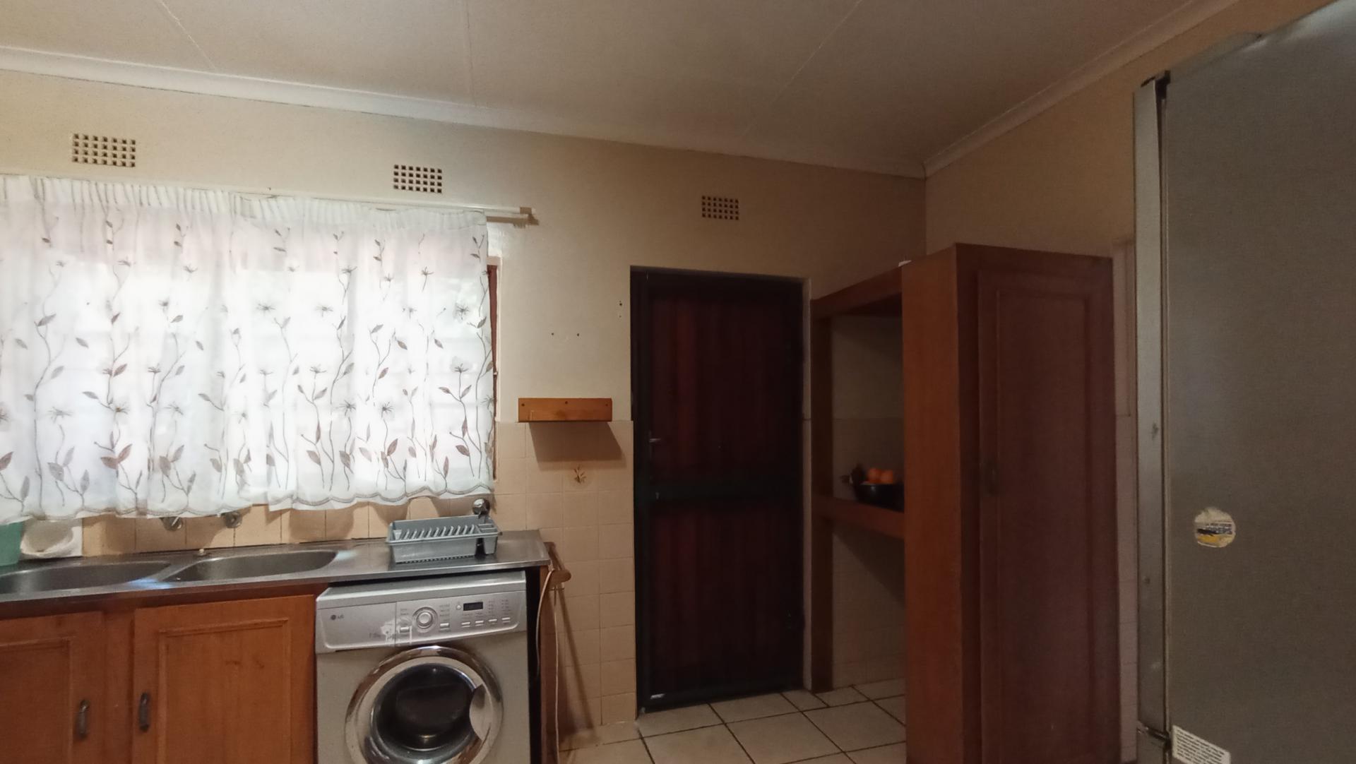 Kitchen - 15 square meters of property in Westdene (JHB)