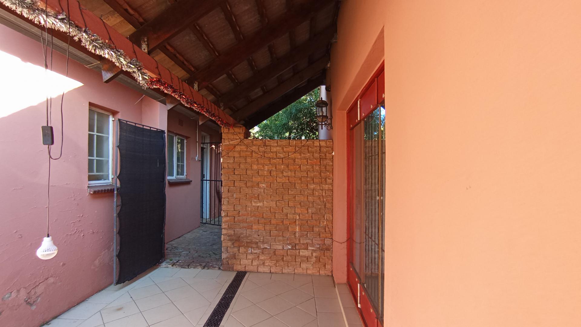 Patio - 11 square meters of property in Westdene (JHB)