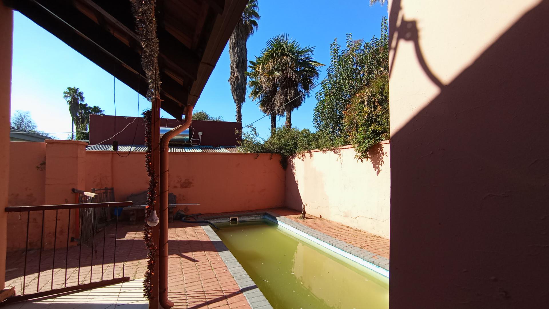 Patio - 11 square meters of property in Westdene (JHB)
