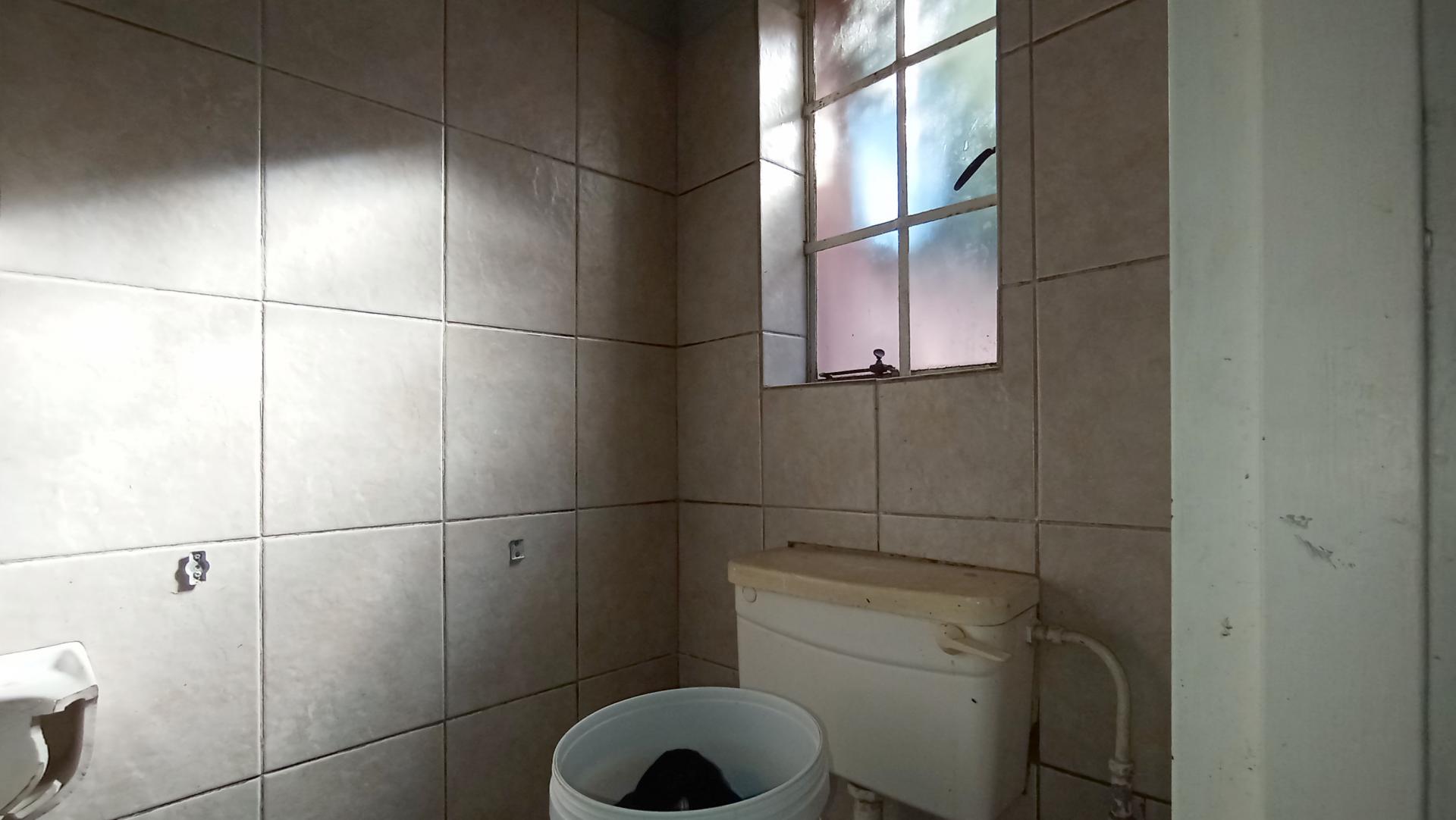 Staff Bathroom - 3 square meters of property in Westdene (JHB)