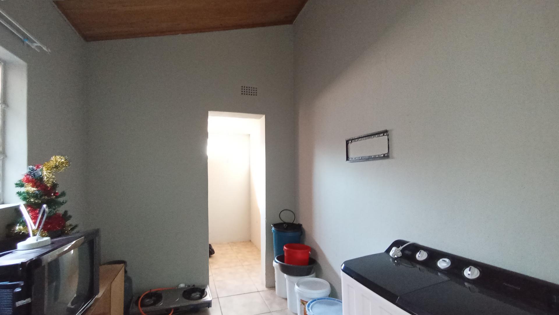 Staff Room - 13 square meters of property in Westdene (JHB)