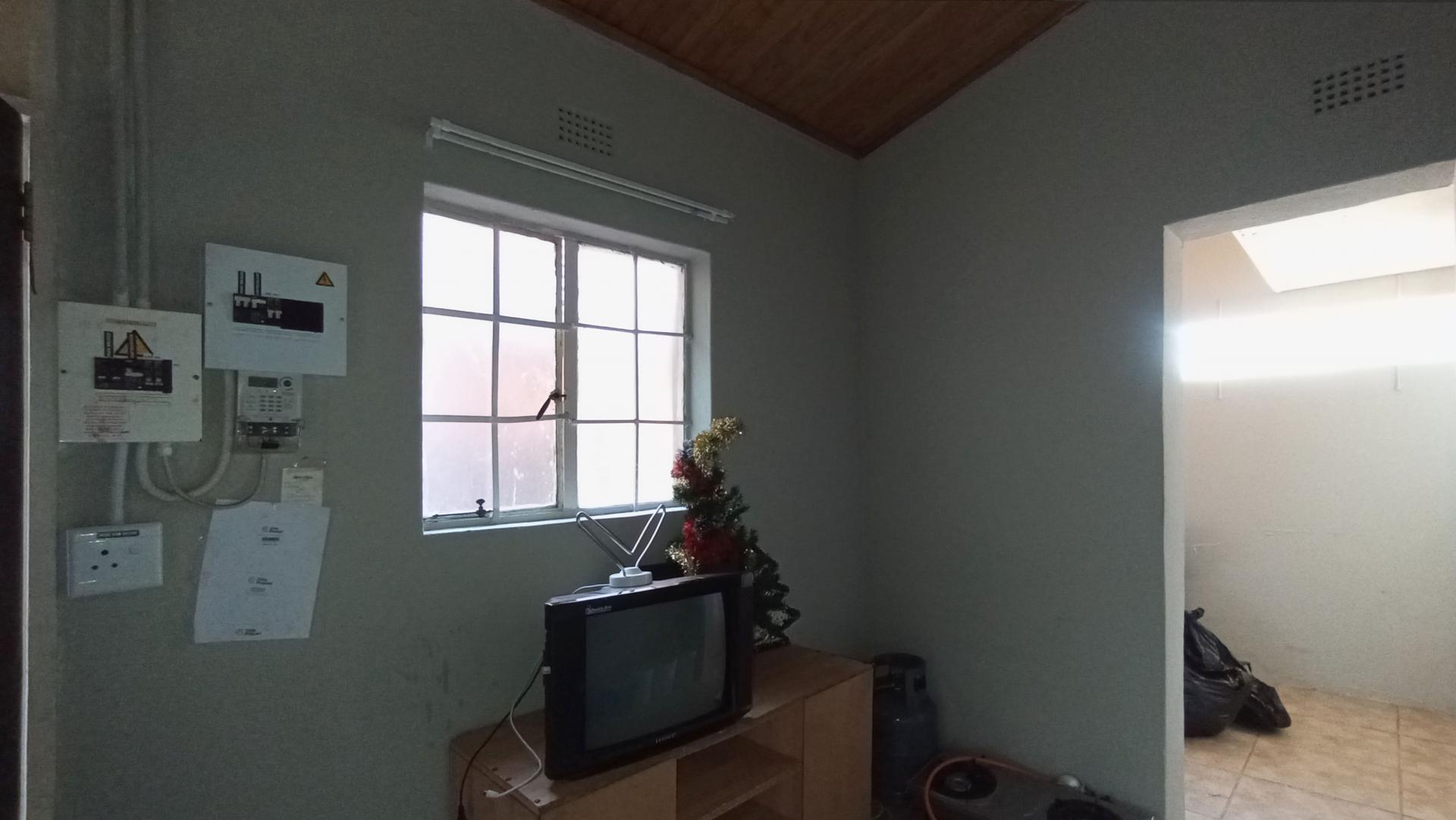 Staff Room - 13 square meters of property in Westdene (JHB)