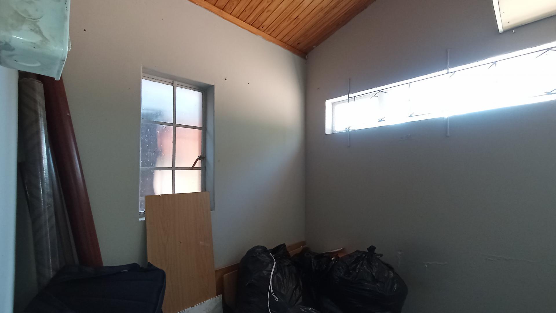 Staff Room - 13 square meters of property in Westdene (JHB)