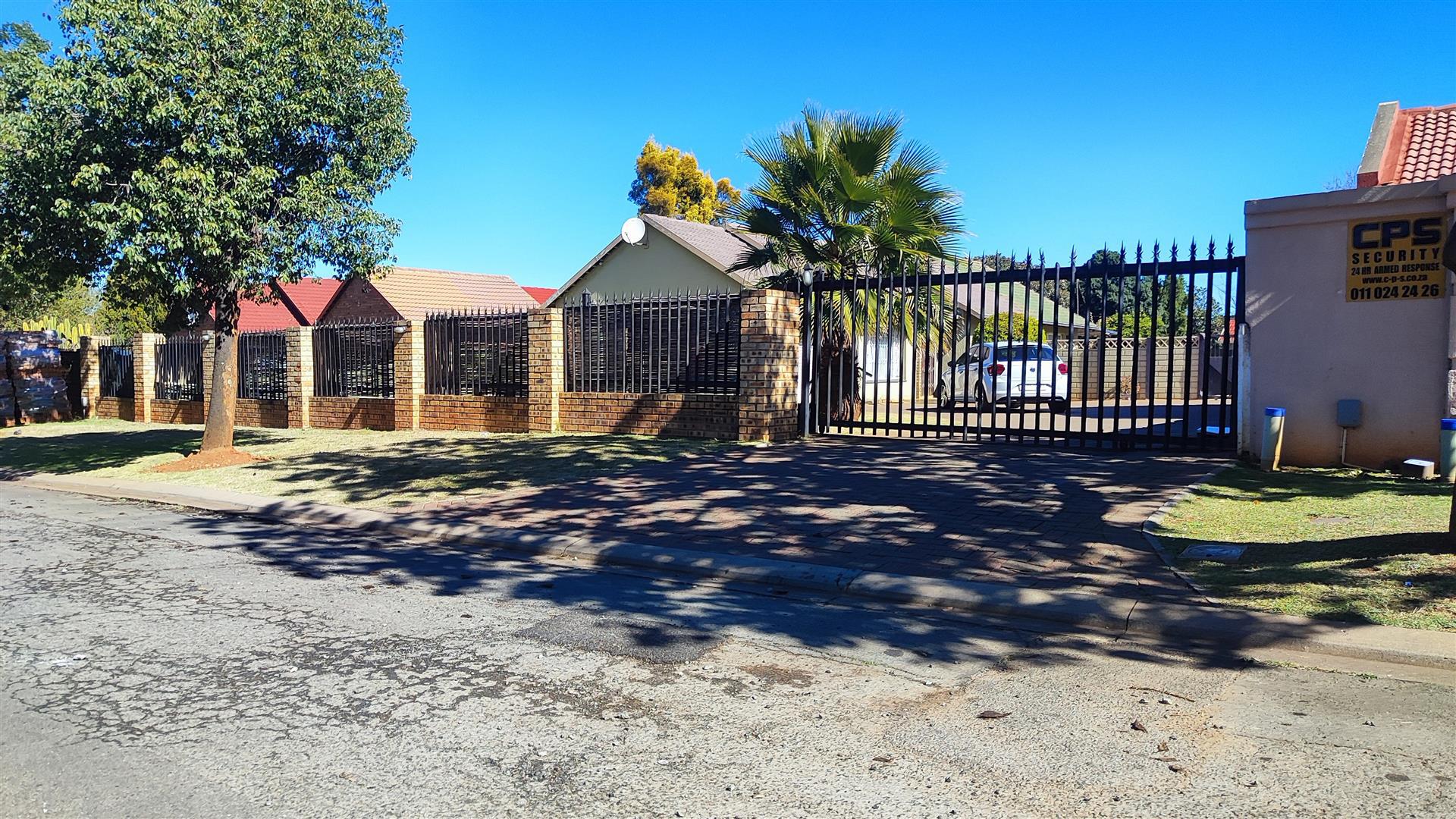 Front View of property in Mayberry Park