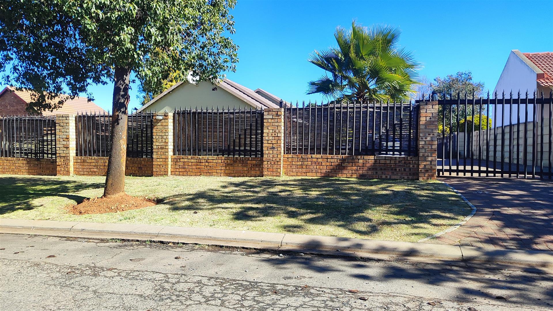 Front View of property in Mayberry Park