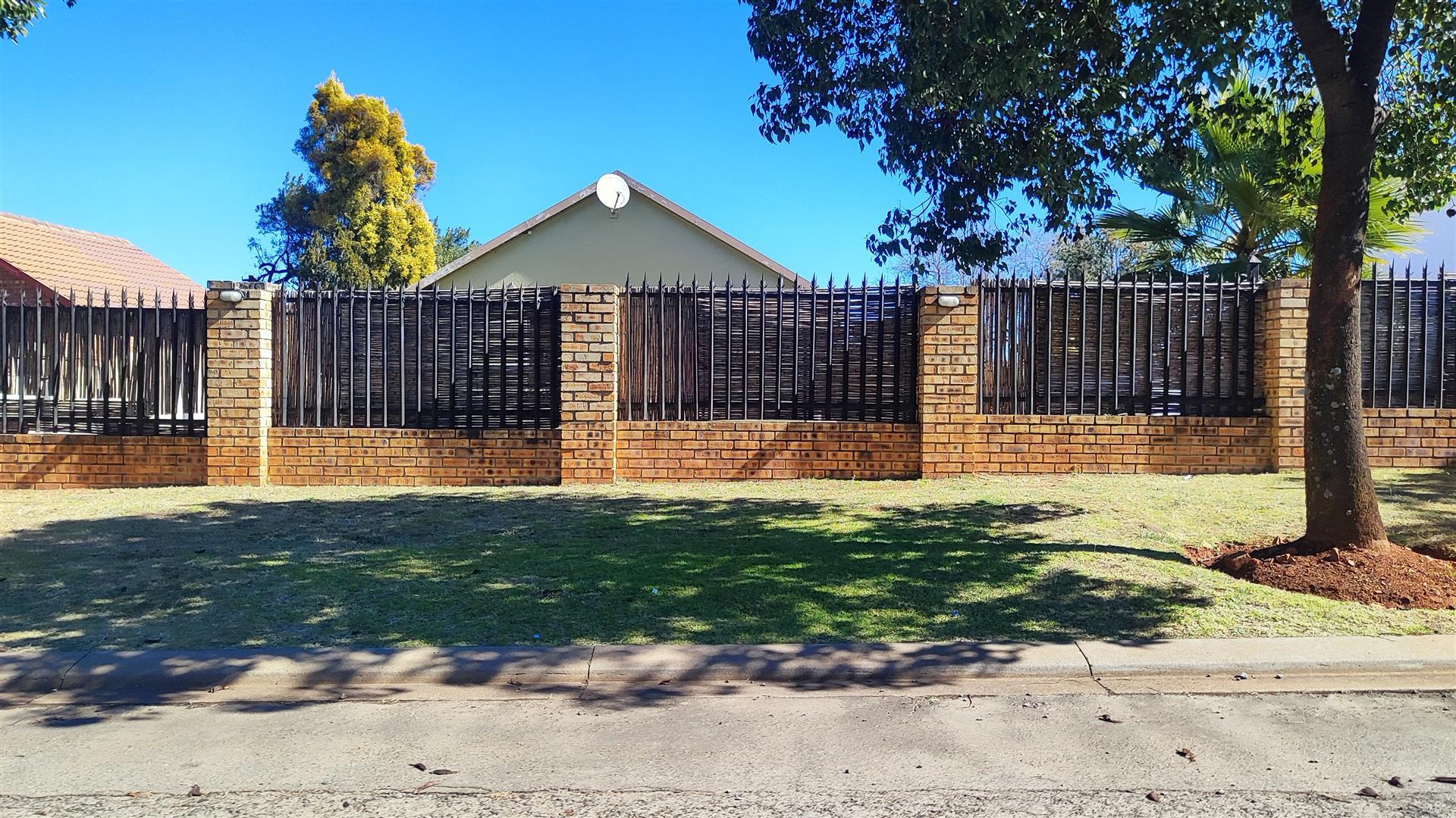 Front View of property in Mayberry Park