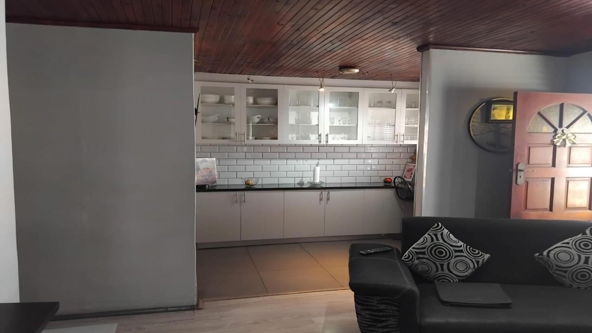 Lounges of property in Lavender Hill