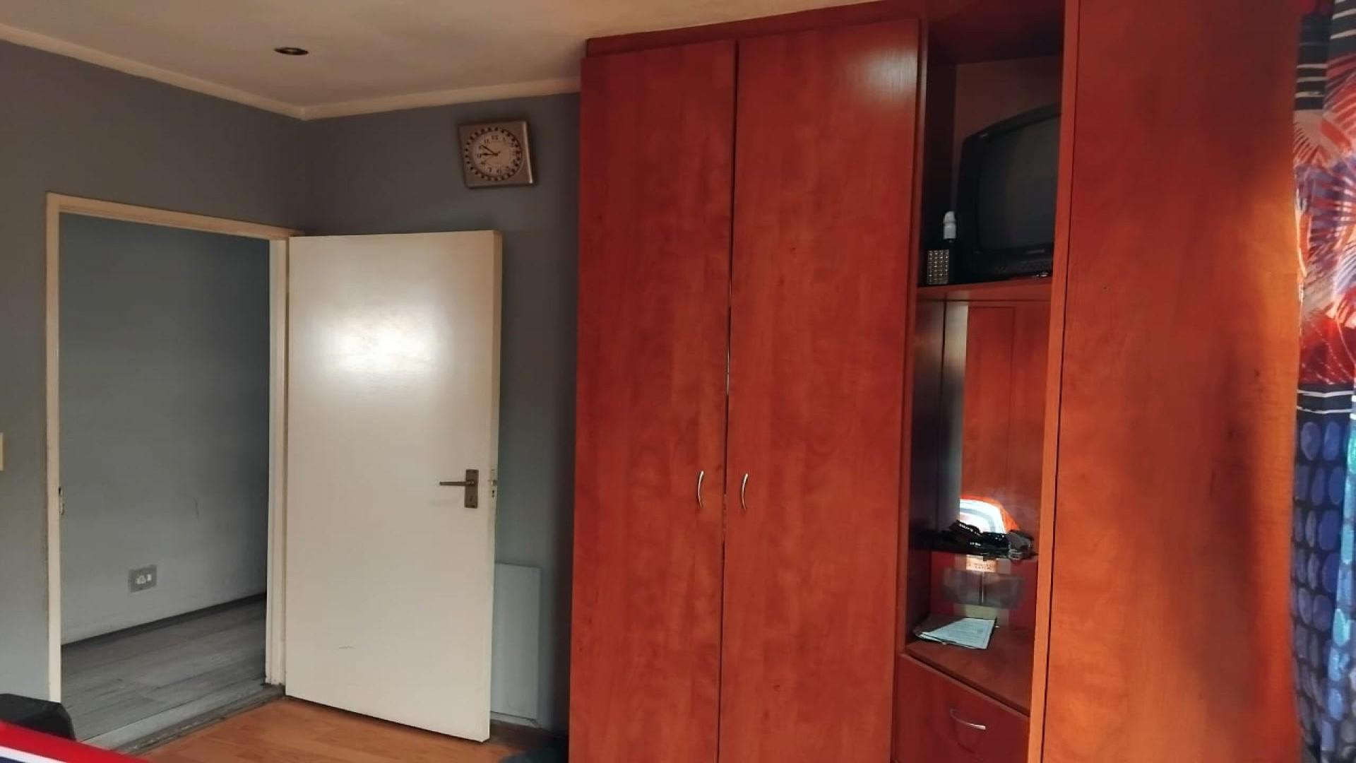 Bed Room 1 of property in Lavender Hill