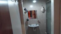 Bathroom 2 of property in Lavender Hill
