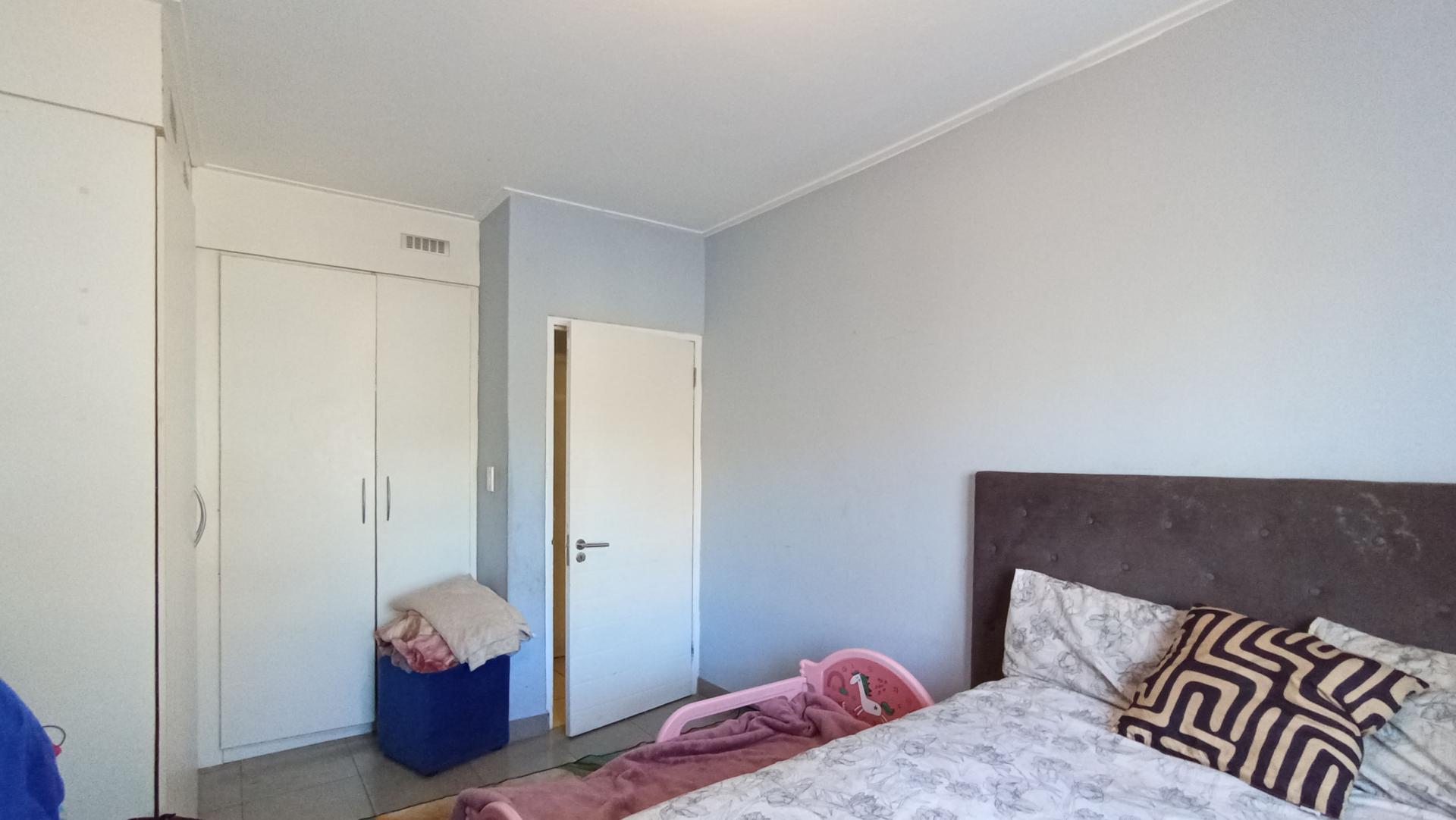 Bed Room 1 - 13 square meters of property in Jackal Creek Golf Estate