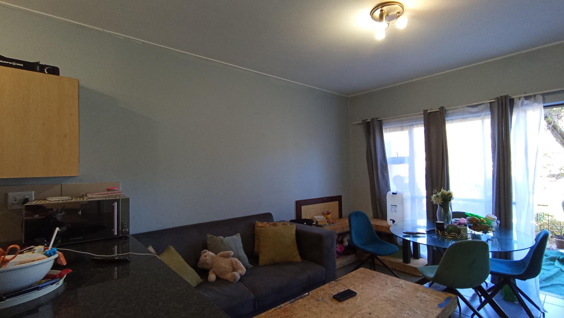 Lounges - 13 square meters of property in Jackal Creek Golf Estate