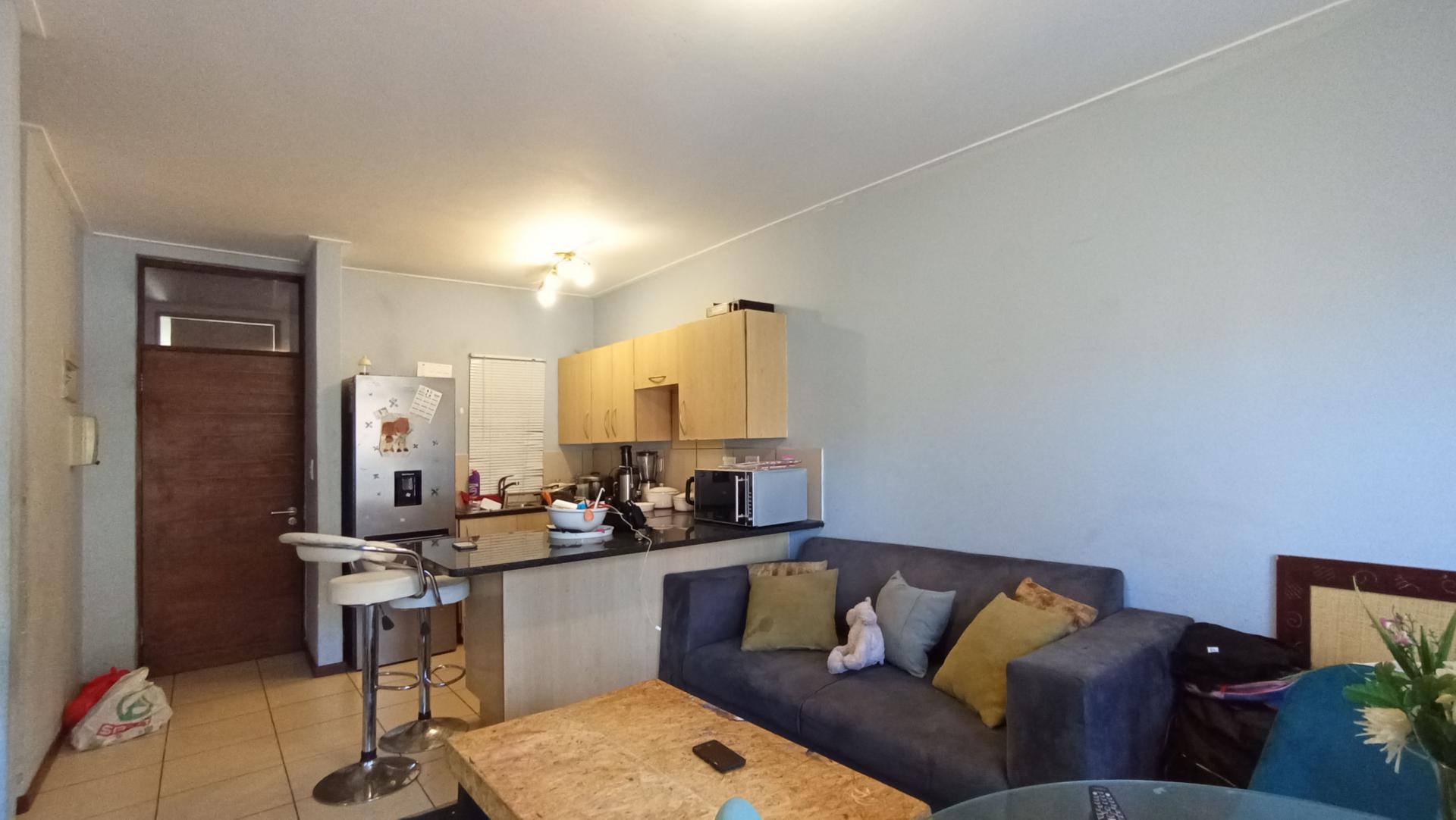 Lounges - 13 square meters of property in Jackal Creek Golf Estate