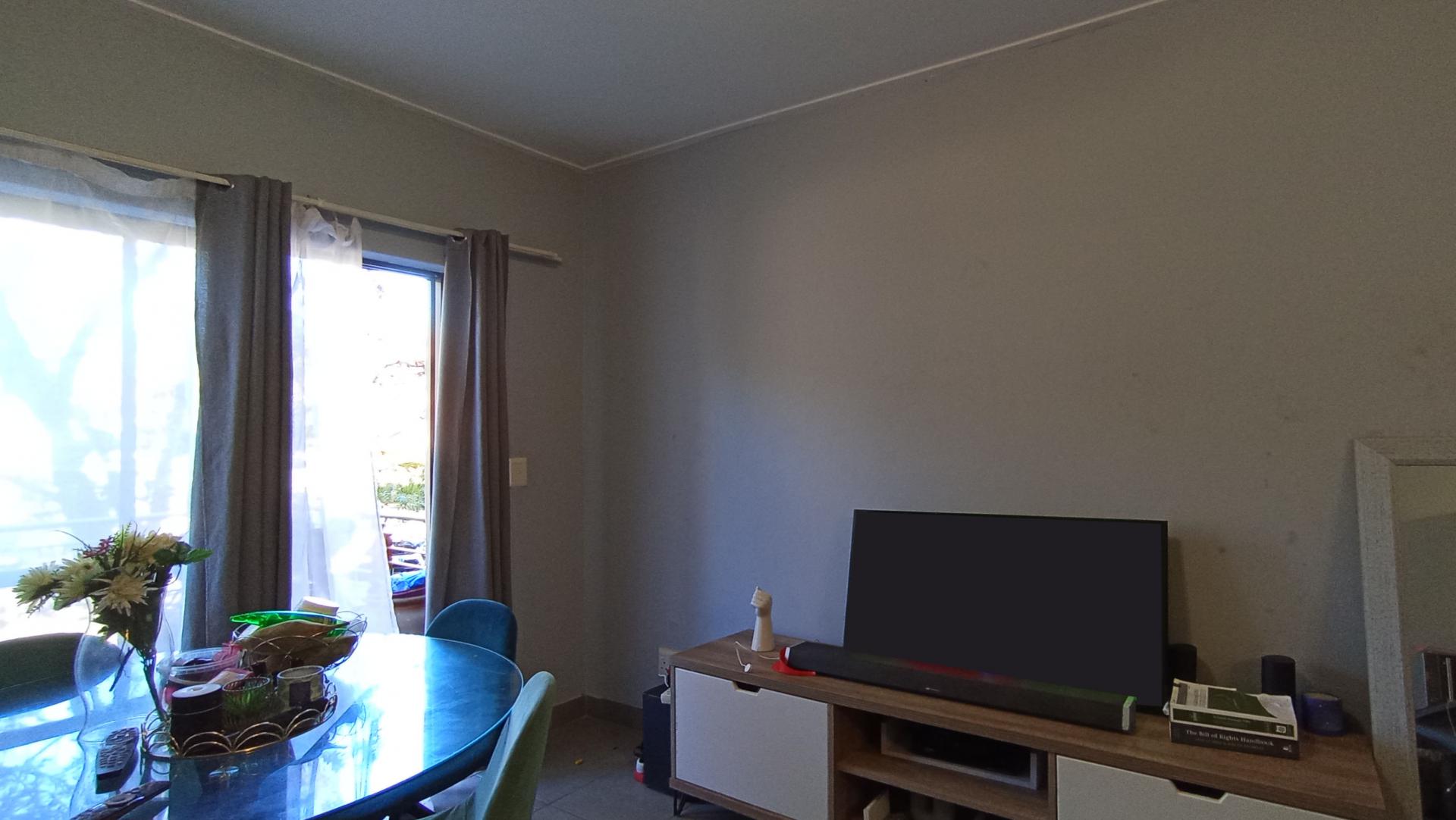 Lounges - 13 square meters of property in Jackal Creek Golf Estate