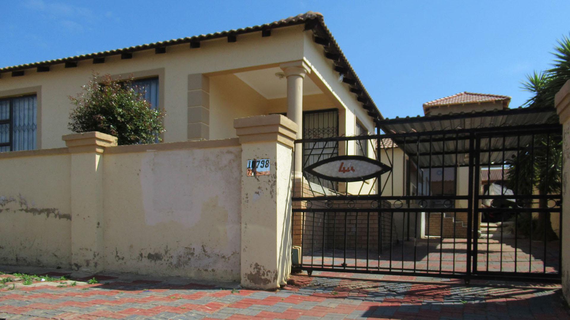 Front View of property in Cosmo City