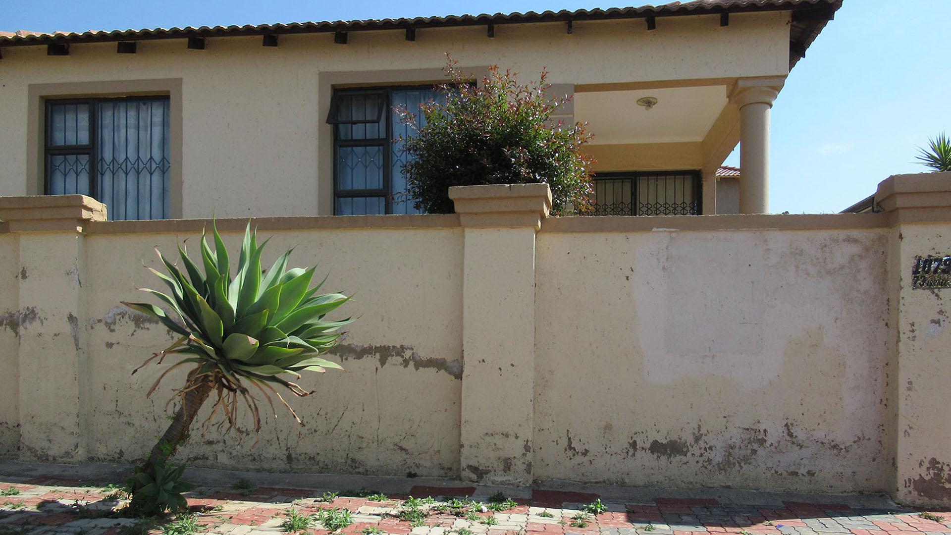 Front View of property in Cosmo City