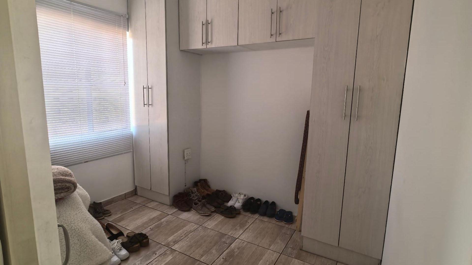 Bed Room 2 - 6 square meters of property in Fleurhof