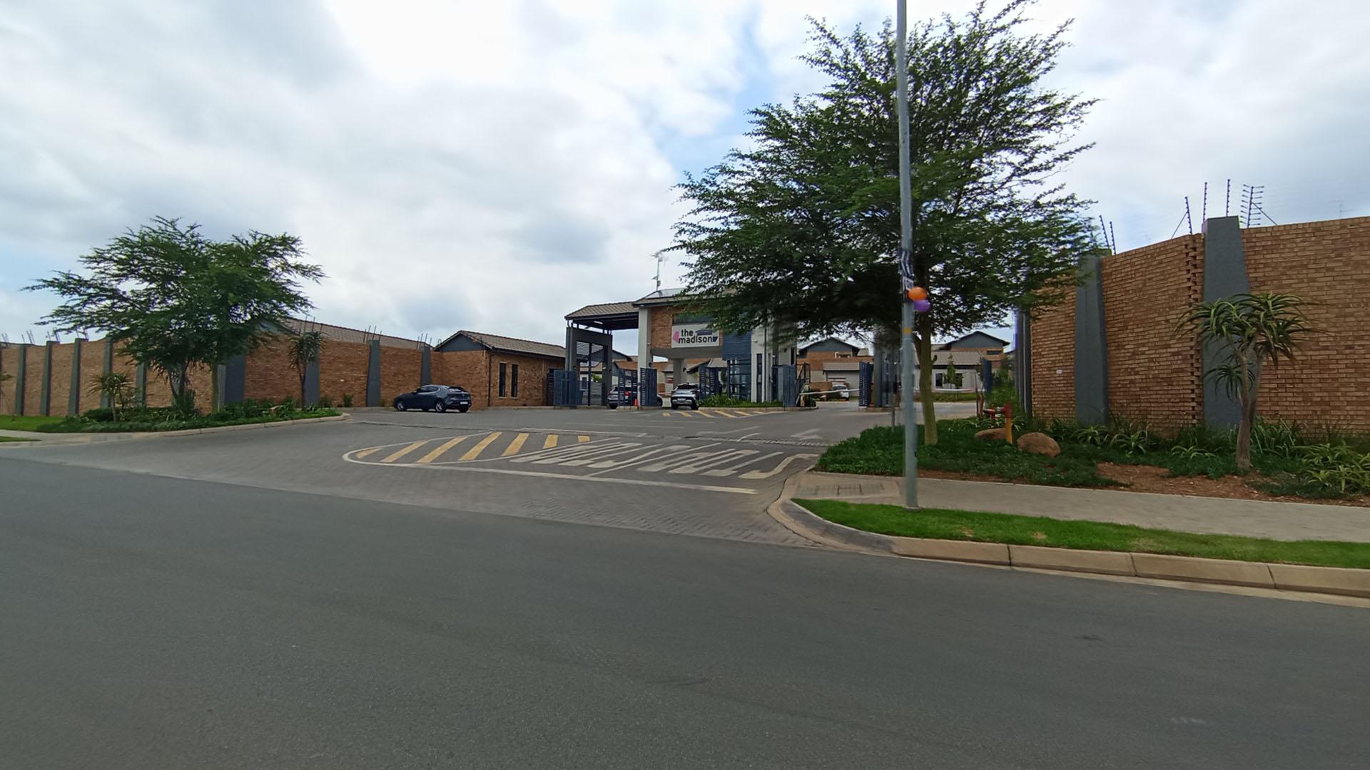 Front View of property in Rooihuiskraal