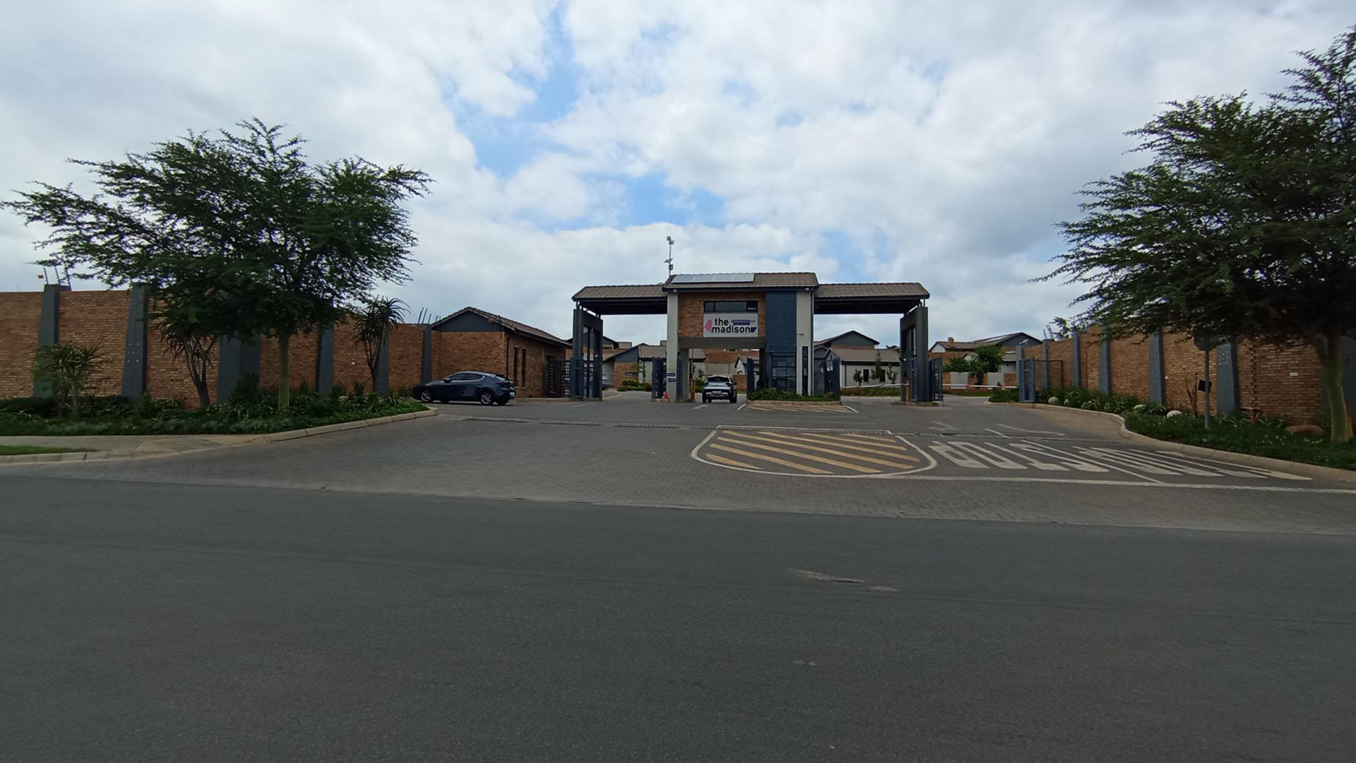 Front View of property in Rooihuiskraal