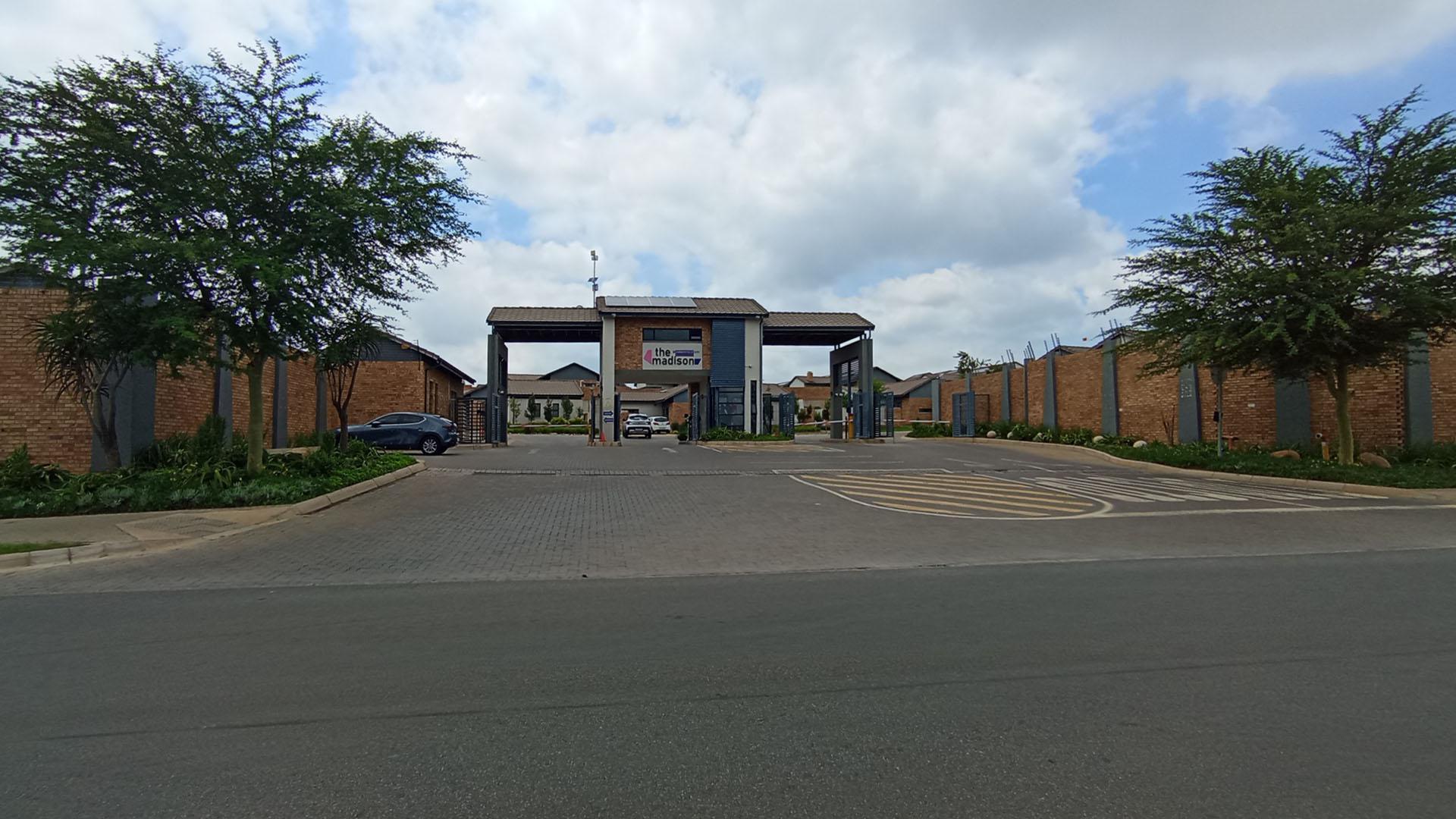 Front View of property in Rooihuiskraal