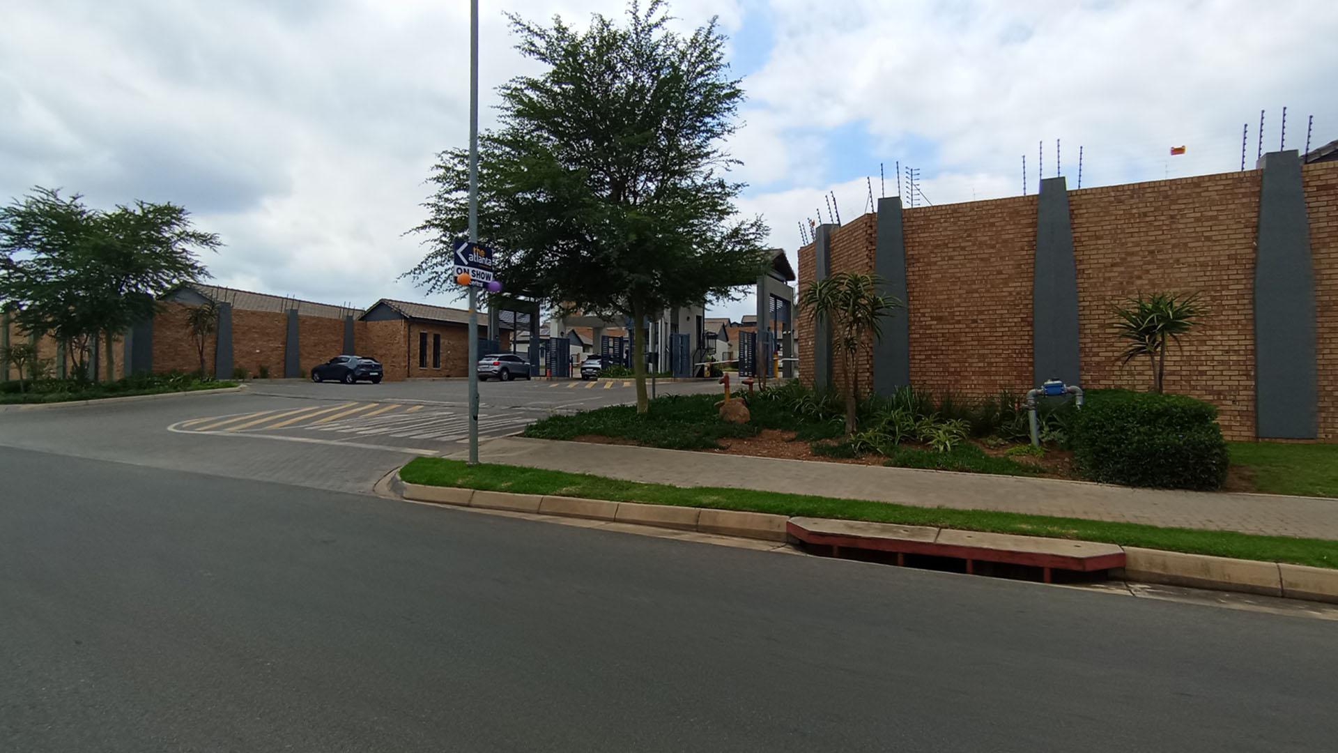 Front View of property in Rooihuiskraal