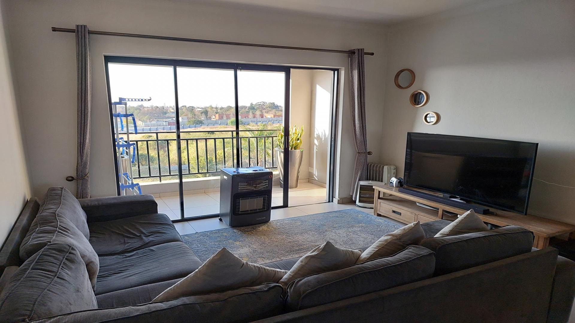 Lounges of property in Erand Gardens