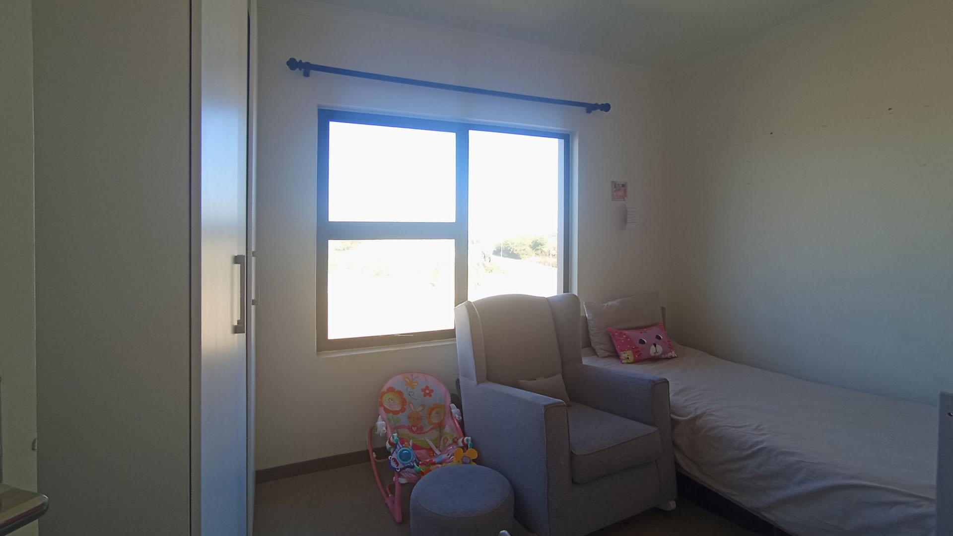 Bed Room 1 - 12 square meters of property in Erand Gardens