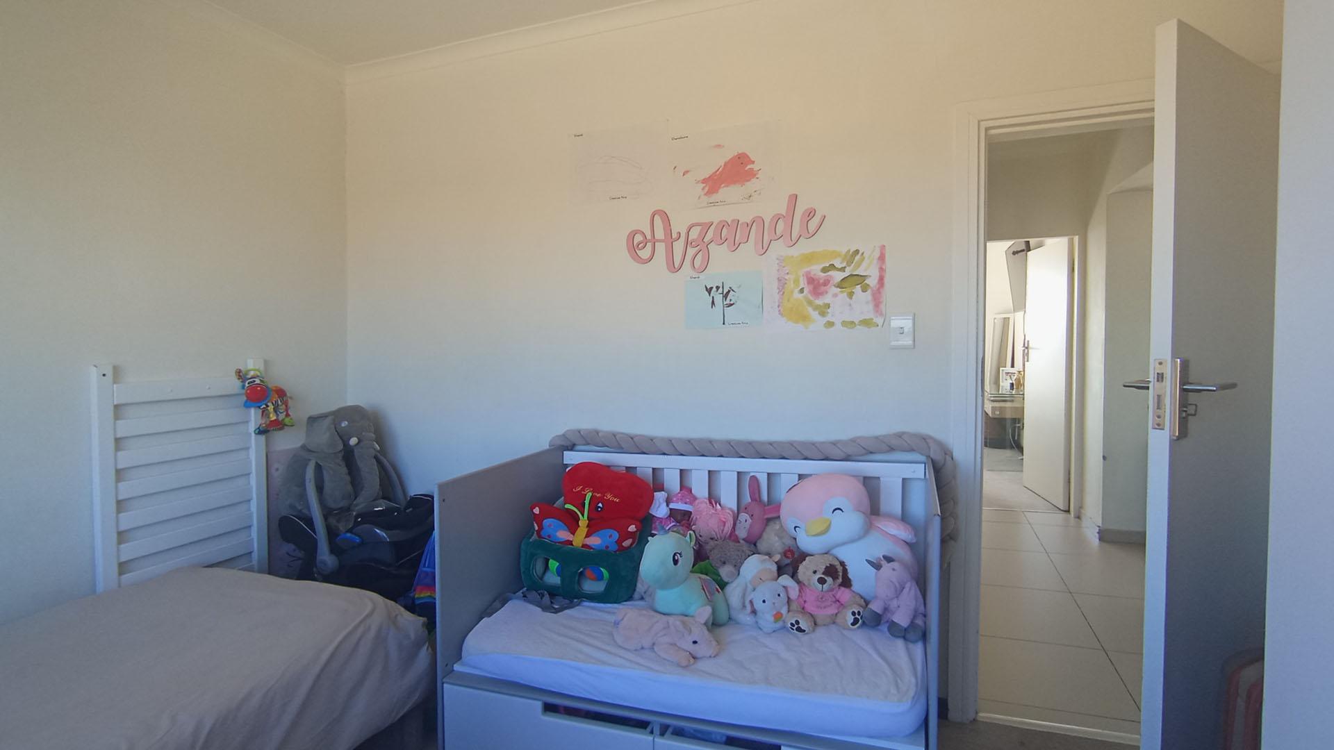 Bed Room 1 - 12 square meters of property in Erand Gardens