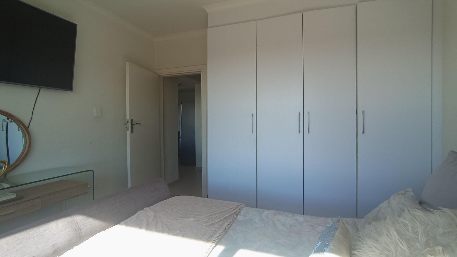 Bed Room 2 - 14 square meters of property in Erand Gardens